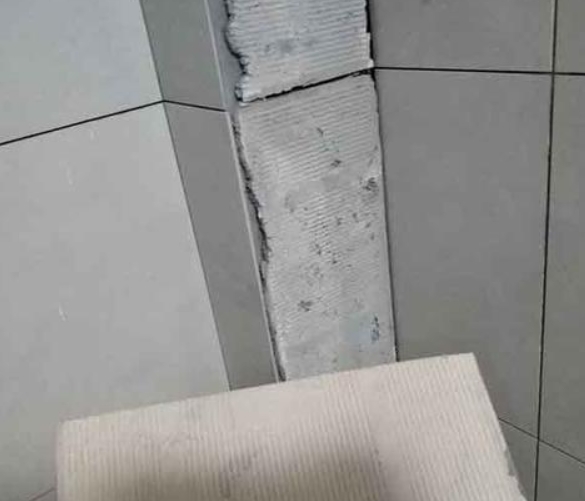 互助瓷砖空鼓维修公司分享下厨房瓷砖脱落的补救措施。
